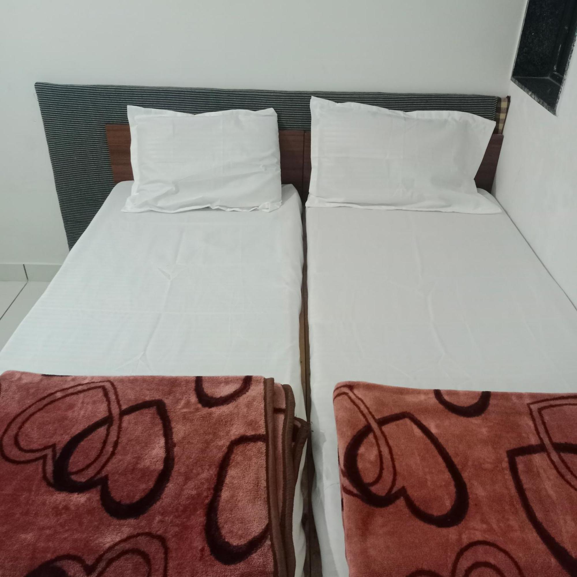 Kesav Homstay Dwārka المظهر الخارجي الصورة